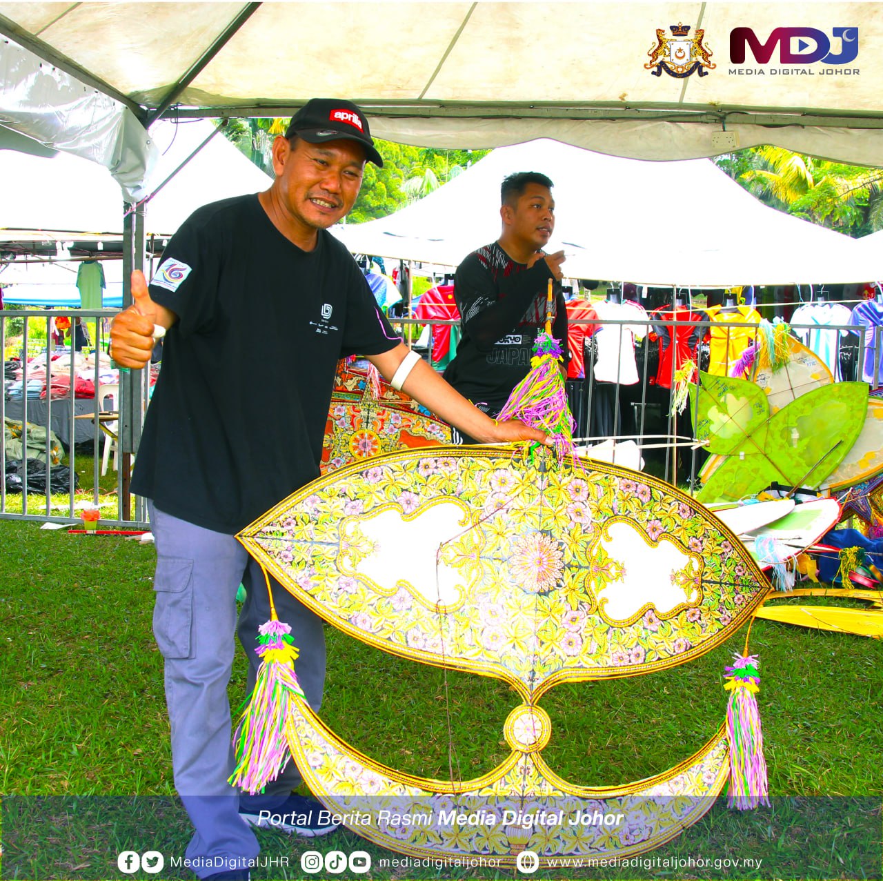 BERKELANA KERANA MINAT WAU TRADI…